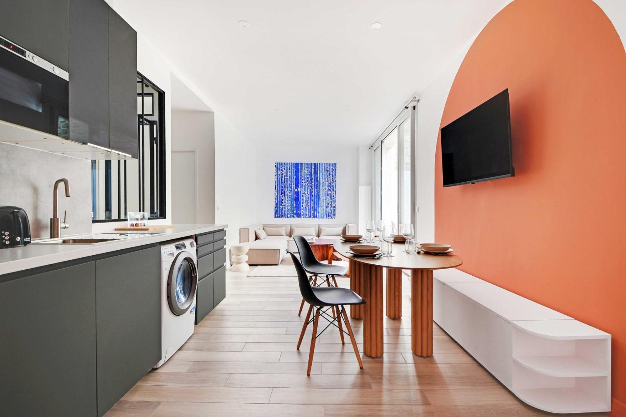 Charming With Patio - 2bd4p - Monceau Park